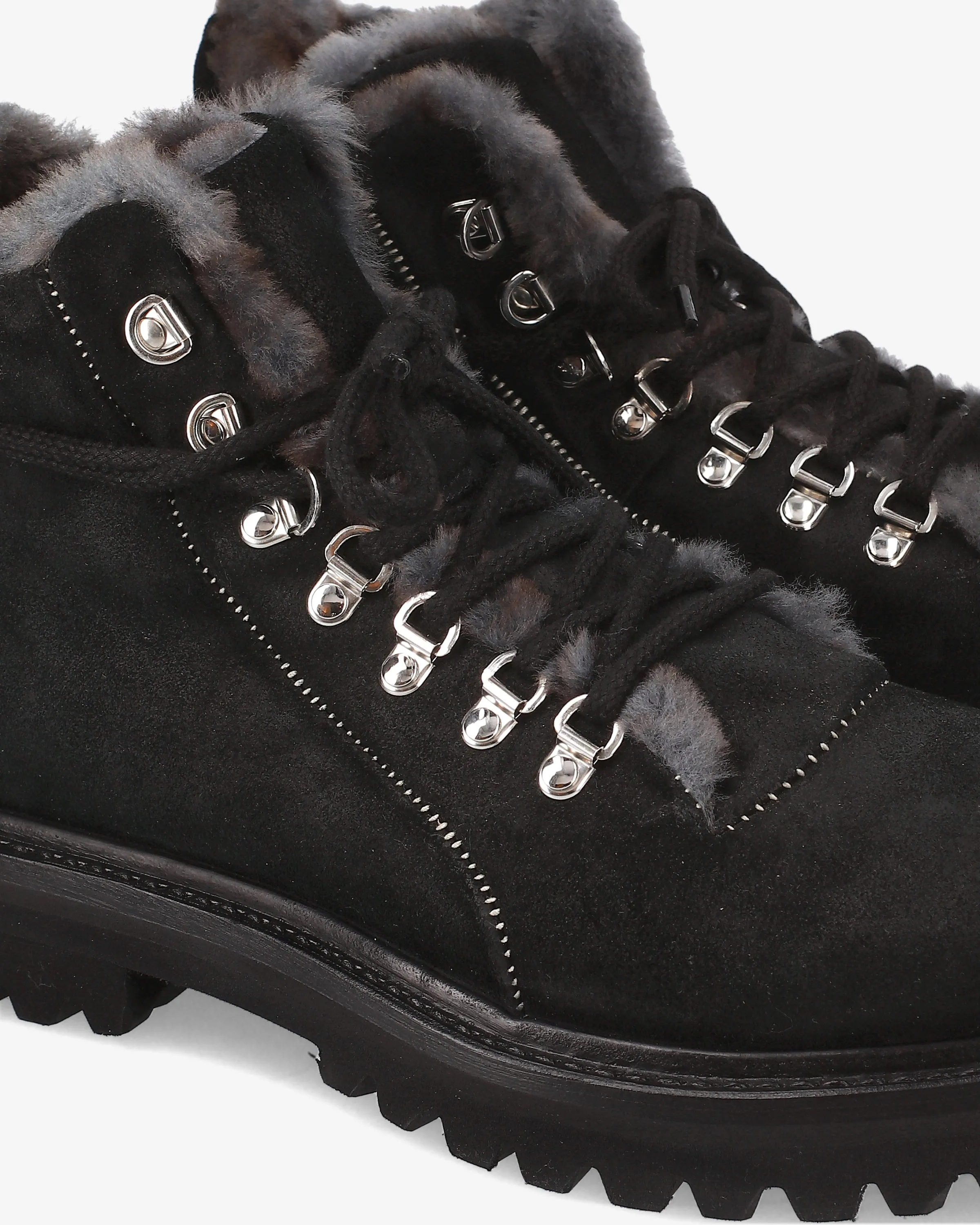 Black sheepskin caseiros footwear