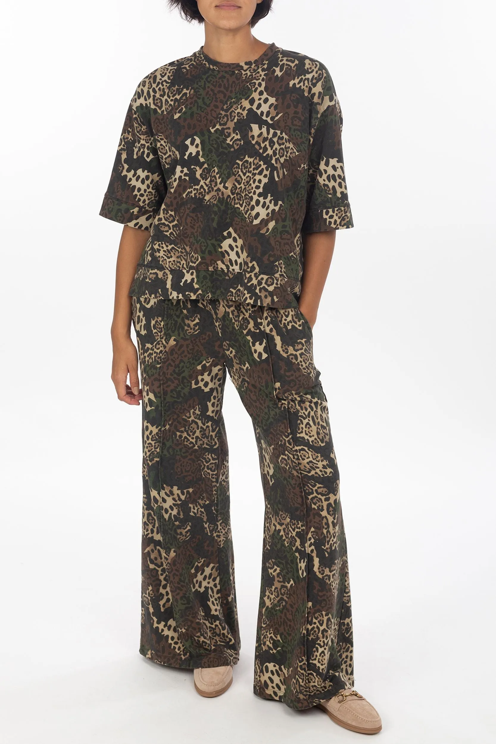 Camouflage Hose mit Leo-Print