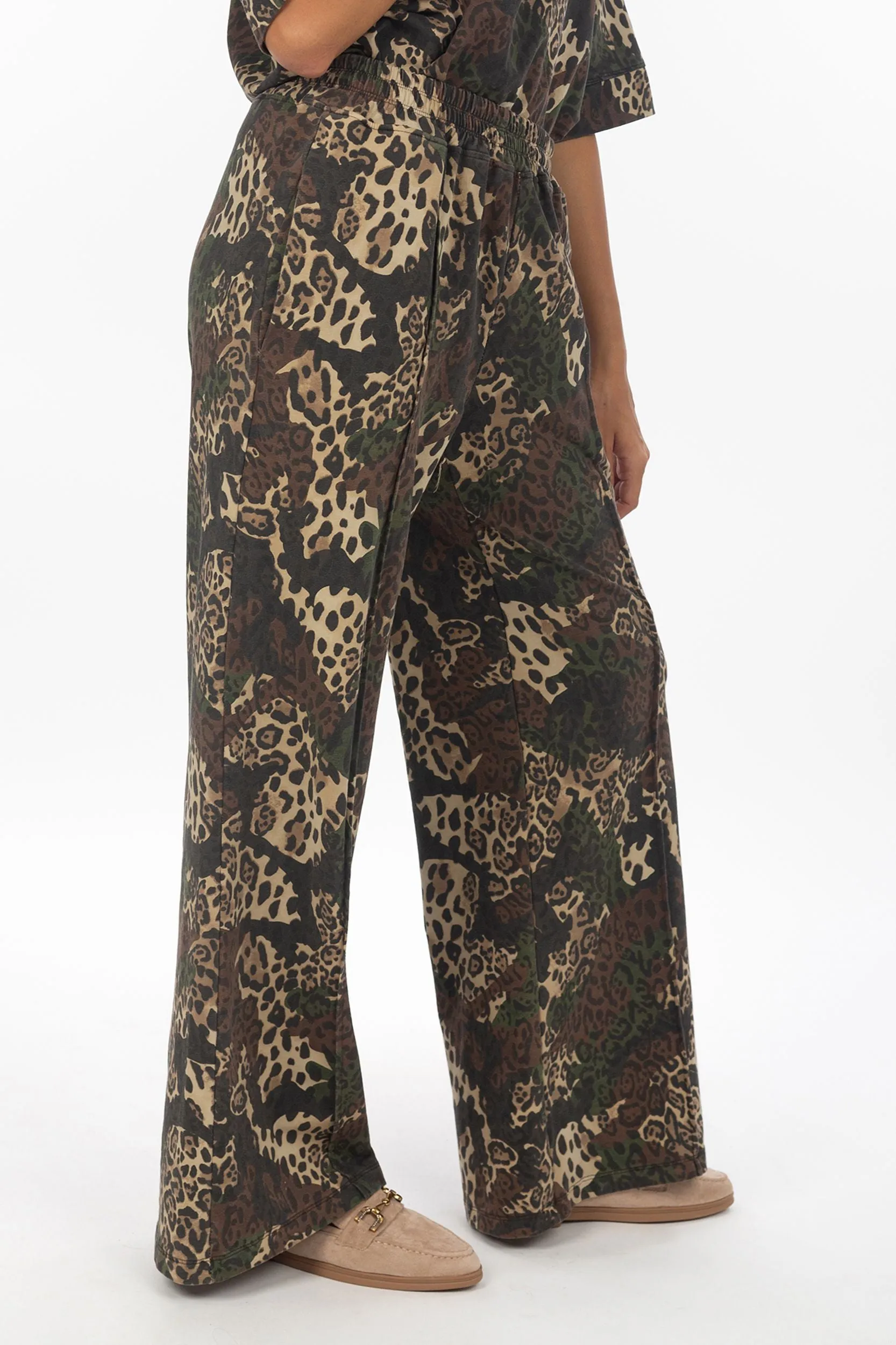 Camouflage Hose mit Leo-Print