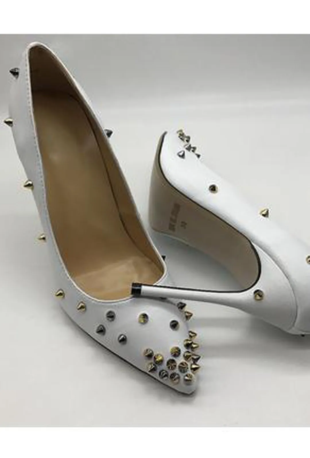 PERLITA - SPIKED PUMPS HEELS