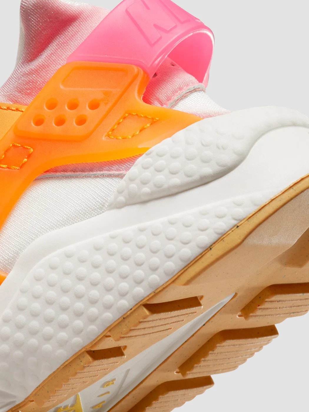 WMNS NIKE HUARACHE - Summit White/Hyper Pink-Solar Flare